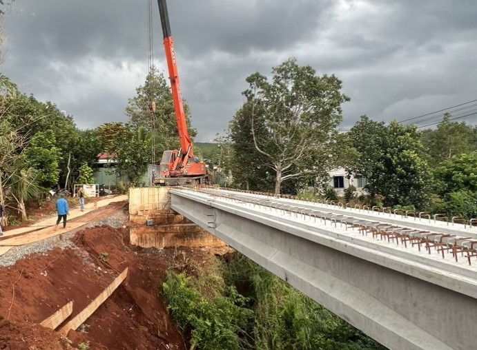 The residential bridge connects hamlet 3A to hamlet 3B